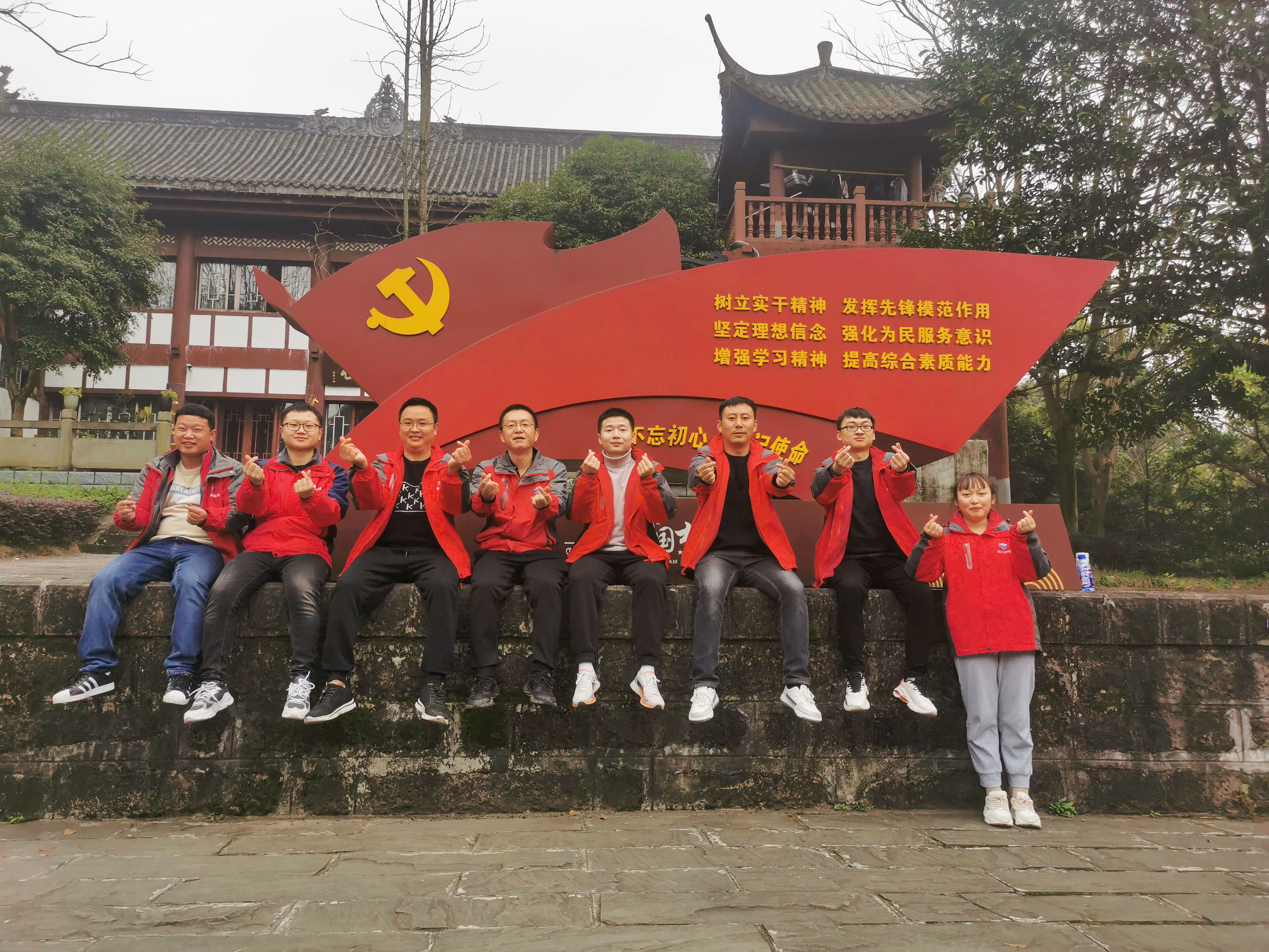 徒步思想，让心更宽广——宜彝路试验室开展徒步活动