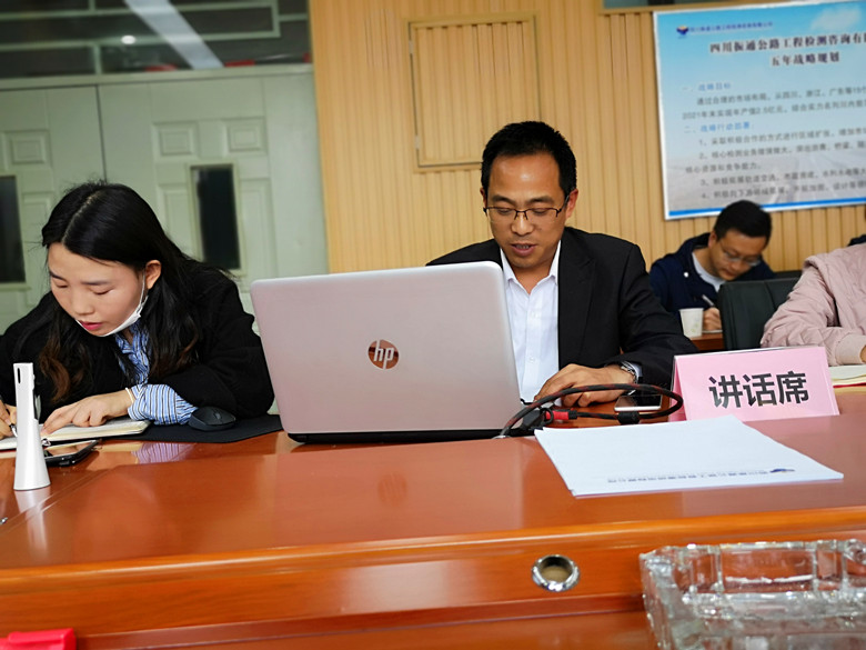 抗疫生产两不误，坚定信心不动摇