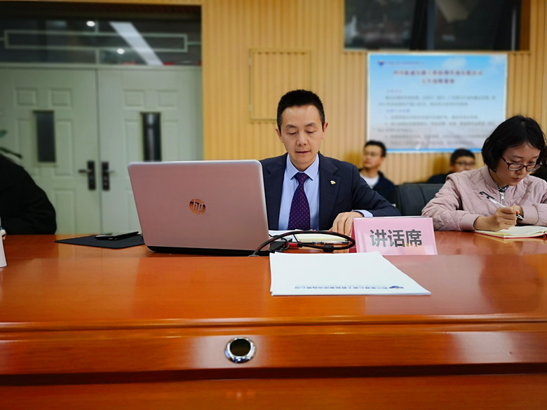 抗疫生产两不误，坚定信心不动摇