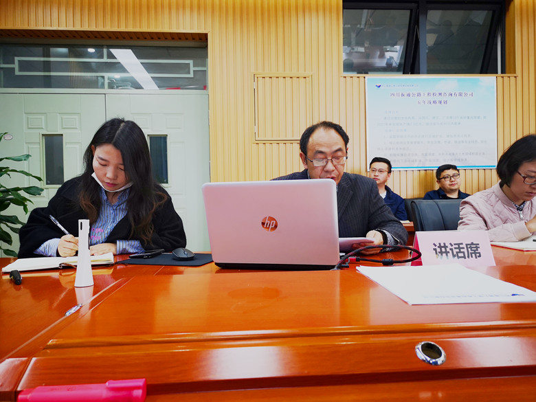 抗疫生产两不误，坚定信心不动摇