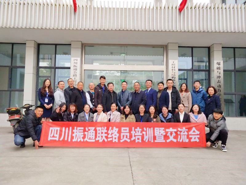 疏沟通渠道  搭交流平台