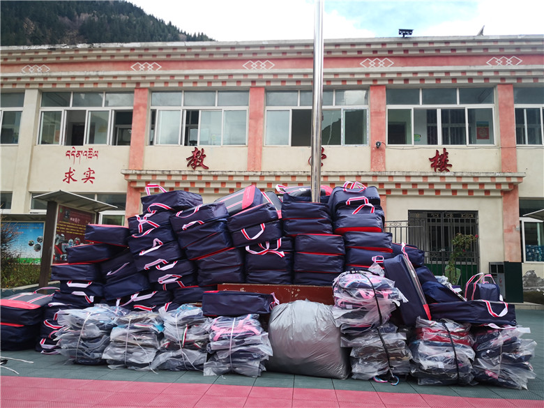 送温暖，献爱心——四川振通走进甘孜·色达