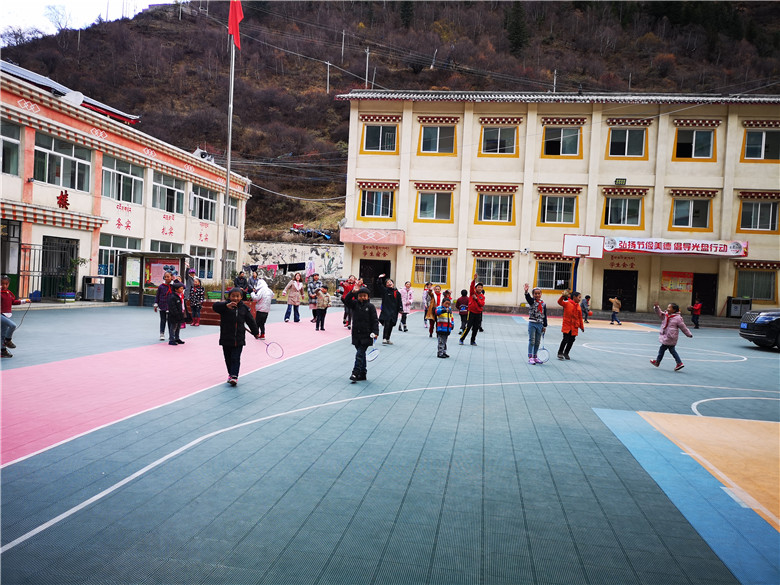 送温暖，献爱心——四川振通走进甘孜·色达